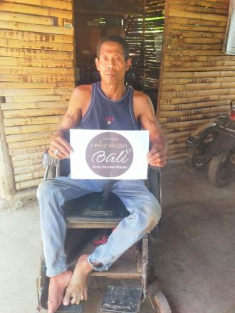 KELUARGA KETUT BUDIARCANA TERIMA BANTUAN REHAB RUMAH SEBESAR RP5.830.000 DARI YAYASAN RELAWAN BALI